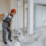 Nettoyage de base de vie à Toulouse : pourquoi faire appel à un professionnel ?